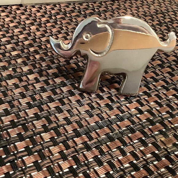 Elephant Napkin Rings Pier 1 Imports Trunk Raised Nickel-Plated Metal NOS - Picture 3 of 5